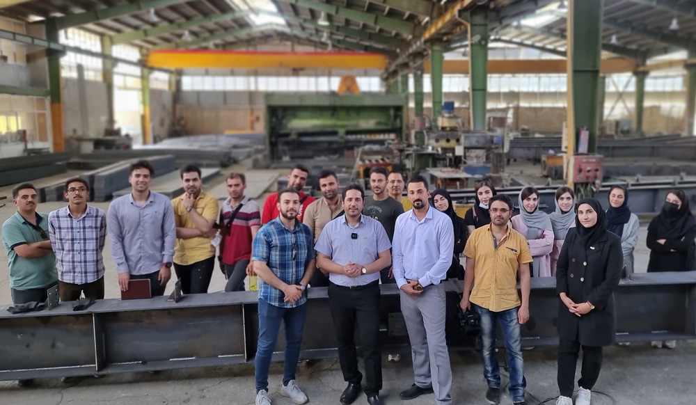 بازدید میدانی دوره اجرای ساختمان رادیس از پل استقلال اصفهان با دانشجویان عمران و معماری