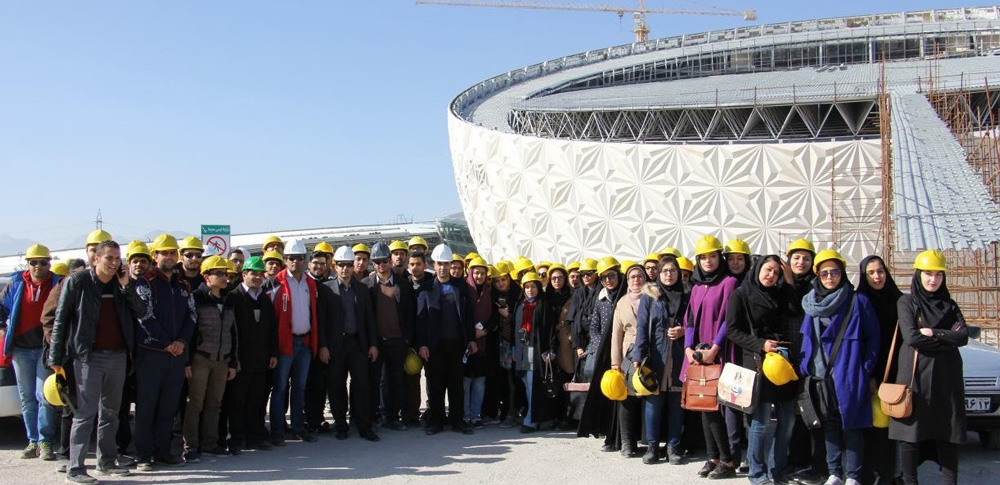 بازدید کارگاهی دوره جامع اجرای ساختمان رادیس از سالن اجلاس سران اصفهان با حضور بیش از یکصد مهندس و دانشجو - مهندس زارعی اصفهان