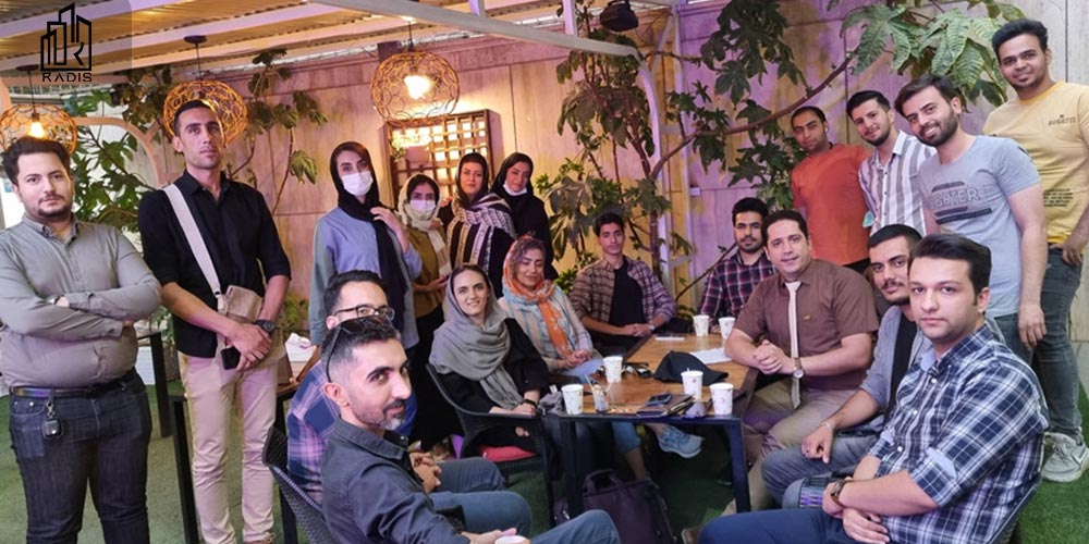 پشتیبانی و کوچینگ مستقیم دانشجویان دوره‌های آکادمی رادیس اصفهان با مهندس زارعی- بهترین استاد طراحی سازه ایران