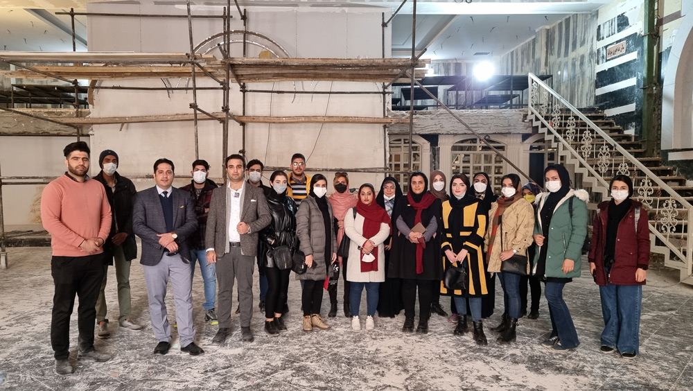 بازدید آموزشی شرکت‌کنندگان دوره اجرای ساختمان از تالار پیوگان اصفهان در مرحله طراحی داخلی در سال ۱۴۰۱ طرح و ساخت رادیس